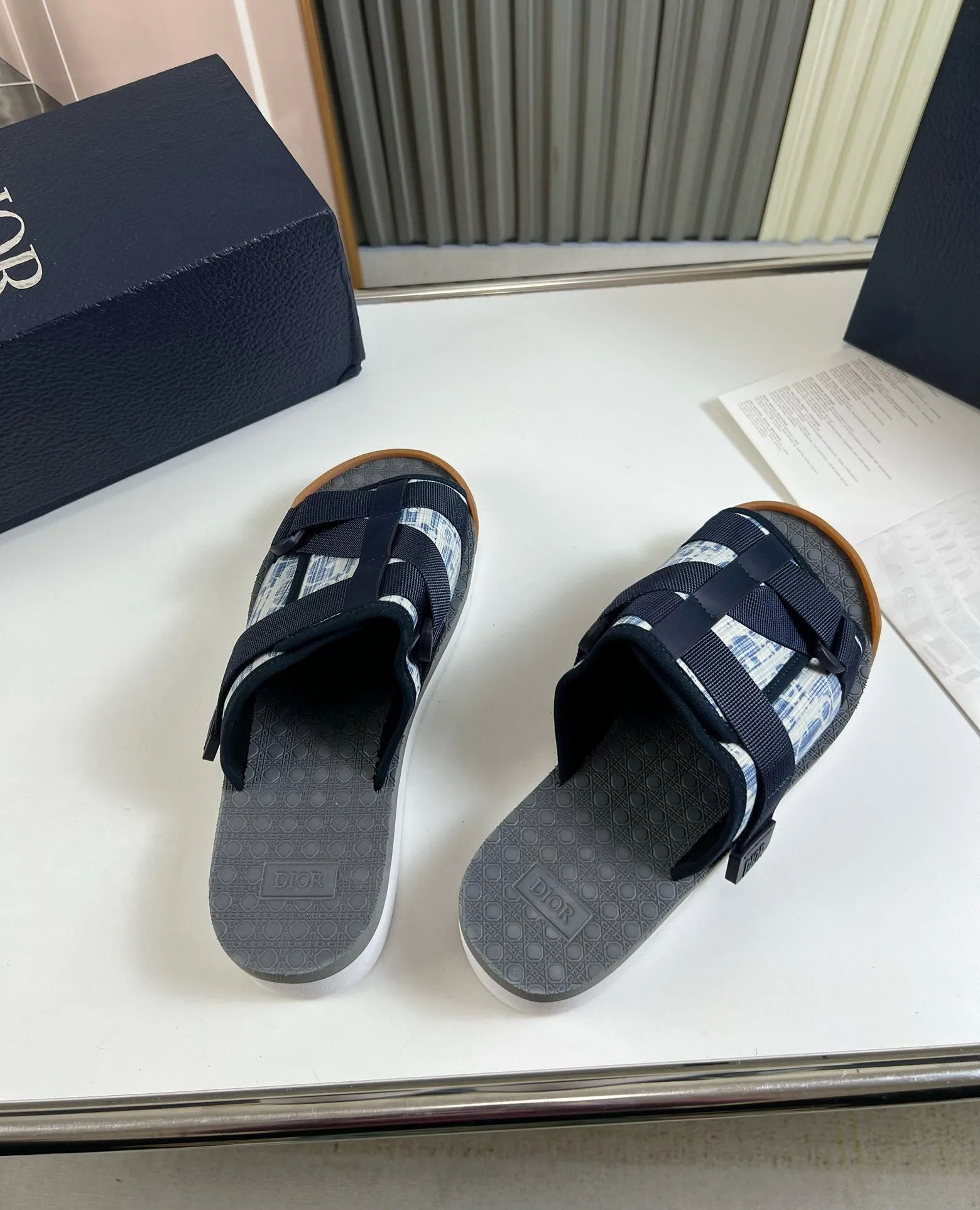 Factory price: 280💰 Dior men's counters are selling sandals at the same time ✔️Imported brand printing/selected high-quality calfskin, highlighting high-end elegance, exquisite workmanship, soles: original soles specially provided by the original factory, hot-selling physical products🔥Normal size: 38-44, customized 45